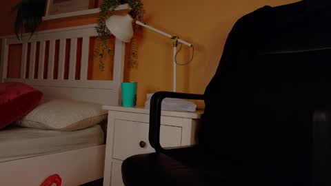  VICTORIA  online show from 04-08-26, 07:47