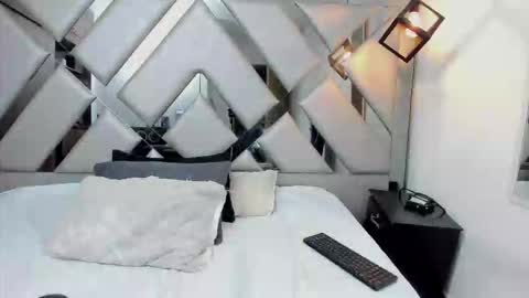 Nahomi  online show from 03-17-26, 09:40