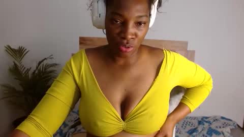 nahomy_gree online show from 05-10-26, 06:40