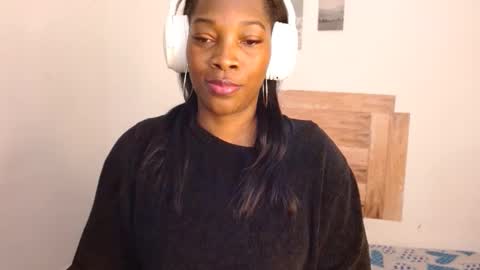 nahomy_gree online show from 05-19-26, 02:18