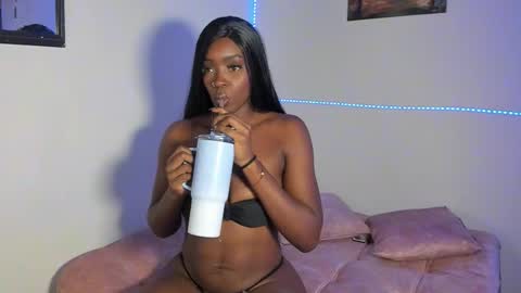 Snapshot of nahomy_smiiths chatting on 03-02-26, 10:38 Nahomy online show from 03-02-26, 10:38