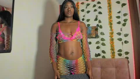 Nahomy  online show from 05-21-26, 09:33