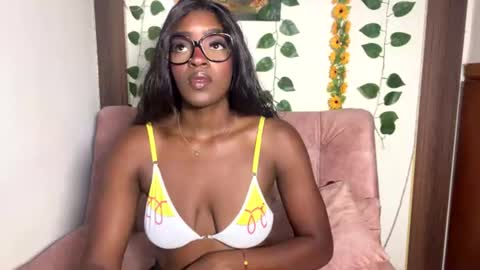Nahomy  online show from 07-06-26, 07:38