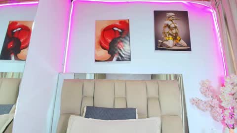 Naia x online show from 04-17-26, 07:06