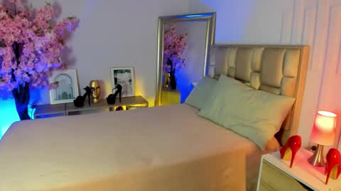 Ana online show from 11-25-25, 09:04