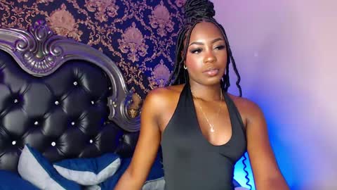 Snapshot of naiagils chatting on 11-12-25, 08:08 Naia online show from 11-12-25, 08:08