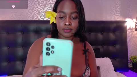 naiaramasson_ online show from 10-02-25, 12:12