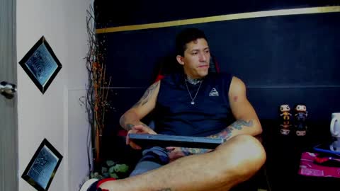 naider_1 online show from 04-05-26, 05:15