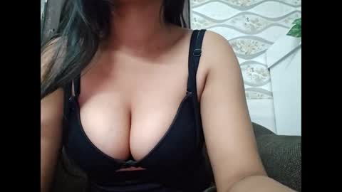 Snapshot of naina00123 chatting on 01-15-26, 05:49 Naina online show from 01-15-26, 05:49