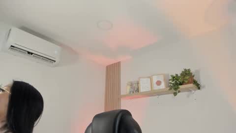 INSTAGRAM  m2221     online show from 12-23-25, 10:13