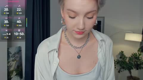 Snapshot of nakishacroshaw chatting on 10-23-25, 12:37 Kate online show from 10-23-25, 12:37