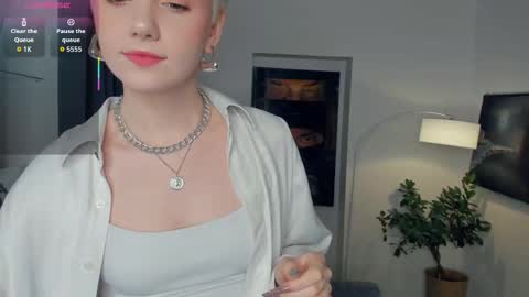 Snapshot of nakishacroshaw chatting on 10-26-25, 11:49 Kate online show from 10-26-25, 11:49