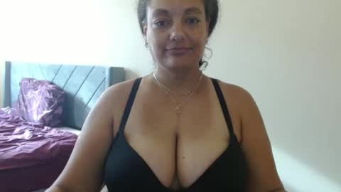 Snapshot of nala_thickk chatting on 12-15-24, 04:04 Nala Thickk online show from 12-15-24, 04:04