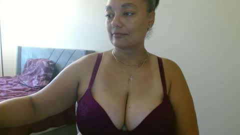 Snapshot of nala_thickk chatting on 12-19-24, 05:50 Nala Thickk online show from 12-19-24, 05:50