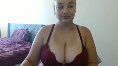 Snapshot of nala_thickk chatting on 12-22-24, 02:06 Nala Thickk online show from 12-22-24, 02:06