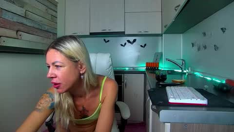 Snapshot of nally_ferrari chatting on 12-02-25, 01:11 Nally online show from 12-02-25, 01:11