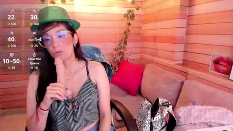 Snapshot of namisunny chatting on 10-15-25, 05:24 nami online show from 10-15-25, 05:24