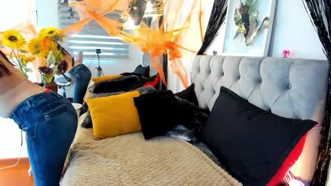 Snapshot of namisunny chatting on 10-24-25, 08:38 nami online show from 10-24-25, 08:38