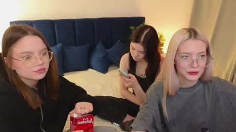 Maeve online show from 02-18-25, 02:38