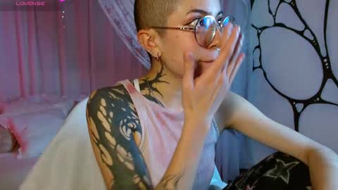 Alma  Maria online show from 12-18-25, 06:47