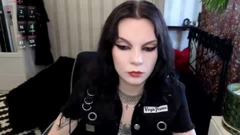 Nancy online show from 06-11-26, 06:22