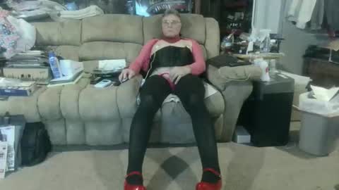 Snapshot of nancyboy_1 chatting on 11-28-25, 05:32 nancyboy_1 online show from 11-28-25, 05:32