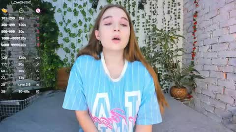 Snapshot of nancycaseys chatting on 02-19-25, 06:22 Luna online show from 02-19-25, 06:22