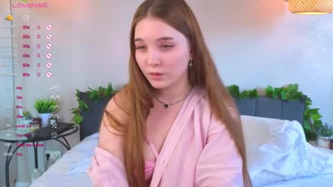 Snapshot of nancycaseys chatting on 09-23-25, 05:32 Luna online show from 09-23-25, 05:32