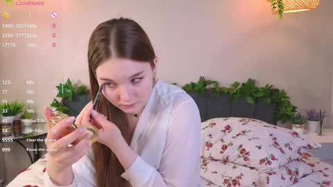 Snapshot of nancycaseys chatting on 11-10-25, 05:06 Luna online show from 11-10-25, 05:06