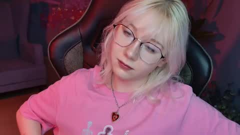 Snapshot of nancymartinez chatting on 02-18-25, 11:44 nancymartinez online show from 02-18-25, 11:44