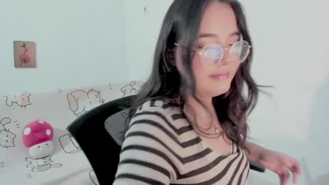 Snapshot of naoko_uwu chatting on 03-07-25, 01:53 Naoko online show from 03-07-25, 01:53