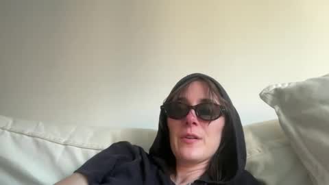Naomi      online show from 06-03-26, 11:21