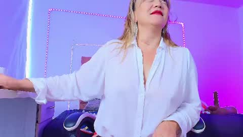 Snapshot of naomi_diamond_ chatting on 06-16-26, 11:24 Naomi online show from 06-16-26, 11:24