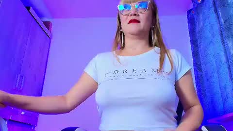 Snapshot of naomi_diamond_ chatting on 07-11-26, 11:46 Naomi online show from 07-11-26, 11:46