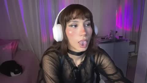 Snapshot of naomi_gyal chatting on 07-01-26, 10:50 Naomi online show from 07-01-26, 10:50