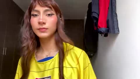 Snapshot of naomi_gyal chatting on 07-04-26, 05:30 Naomi online show from 07-04-26, 05:30