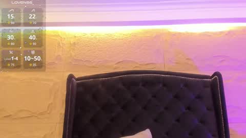 Snapshot of naomi_hill1 chatting on 12-14-25, 11:09 Naomi online show from 12-14-25, 11:09