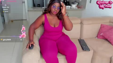 Snapshot of naomi_kiing chatting on 07-28-26, 06:20 Nathalia King online show from 07-28-26, 06:20