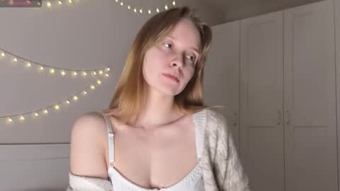 Snapshot of naomi_oops chatting on 11-16-25, 11:10 Naomi online show from 11-16-25, 11:10