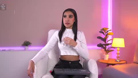 Snapshot of naomi_silk chatting on 07-01-26, 12:29 naomi_silk online show from 07-01-26, 12:29