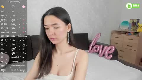 Snapshot of naomi_tara chatting on 02-20-25, 02:24 Naomi online show from 02-20-25, 02:24