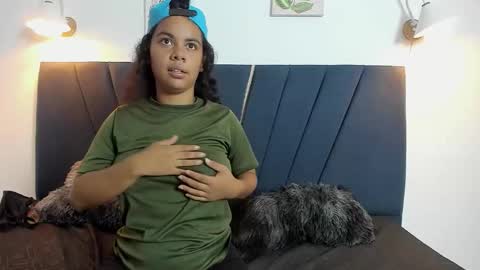 naomi_x0 online show from 12-03-25, 01:42