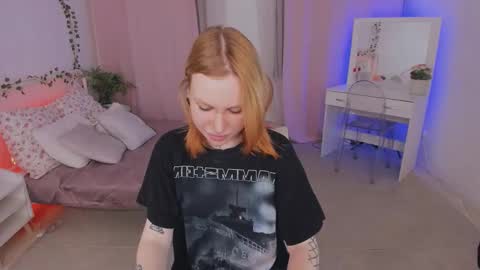 Snapshot of naomieros chatting on 11-14-25, 04:38 Naomi online show from 11-14-25, 04:38