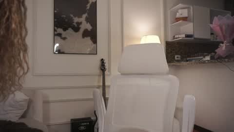 Snapshot of naomigomezz chatting on 06-19-26, 12:15 Naomi online show from 06-19-26, 12:15