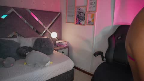 Naomi-Gray  online show from 06-08-26, 08:42