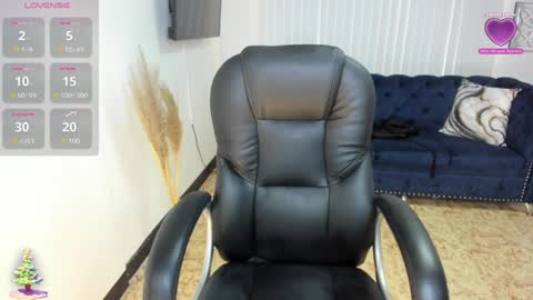 Snapshot of naomii_campbell_ chatting on 12-06-24, 05:33 Naomi Campbell online show from 12-06-24, 05:33