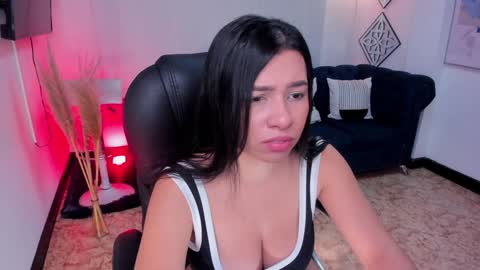 Snapshot of naomii_campbell_ chatting on 01-28-25, 01:16 Naomi Campbell online show from 01-28-25, 01:16