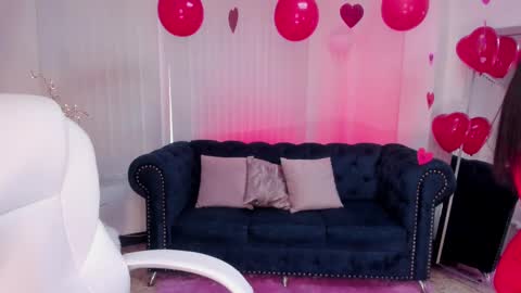 Snapshot of naomii_campbell_ chatting on 02-14-25, 01:08 Naomi Campbell online show from 02-14-25, 01:08