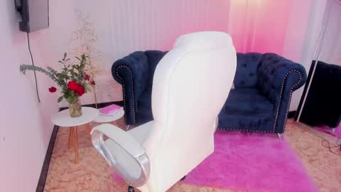 Snapshot of naomii_campbell_ chatting on 02-16-25, 04:42 Naomi Campbell online show from 02-16-25, 04:42