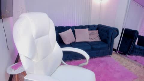 Snapshot of naomii_campbell_ chatting on 03-06-25, 03:13 Naomi Campbell online show from 03-06-25, 03:13